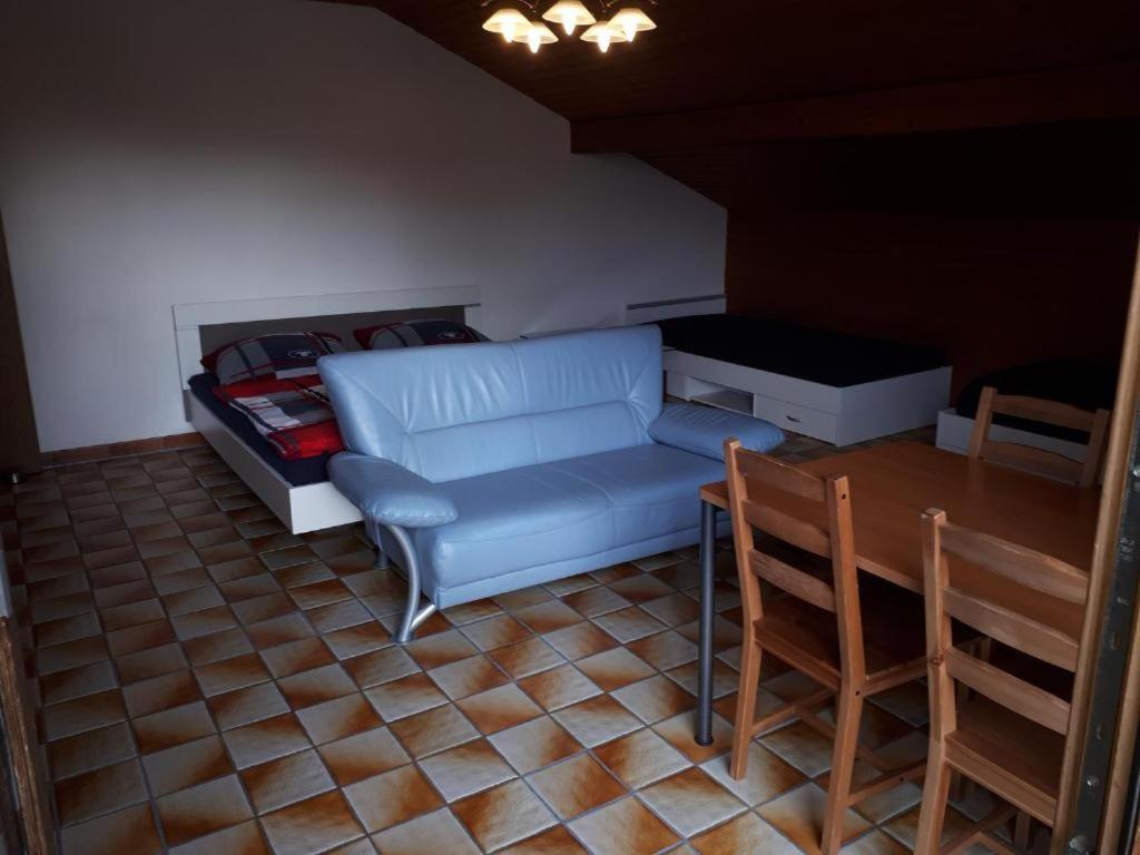 Karl-Stieler-Str. One Room In A 2 Room Appartment ; Lot Space Bruckmuhl Bagian luar foto
