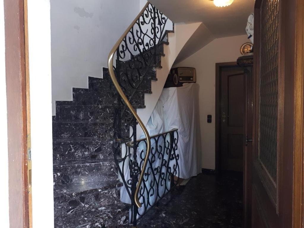 Karl-Stieler-Str. One Room In A 2 Room Appartment ; Lot Space Bruckmuhl Bagian luar foto
