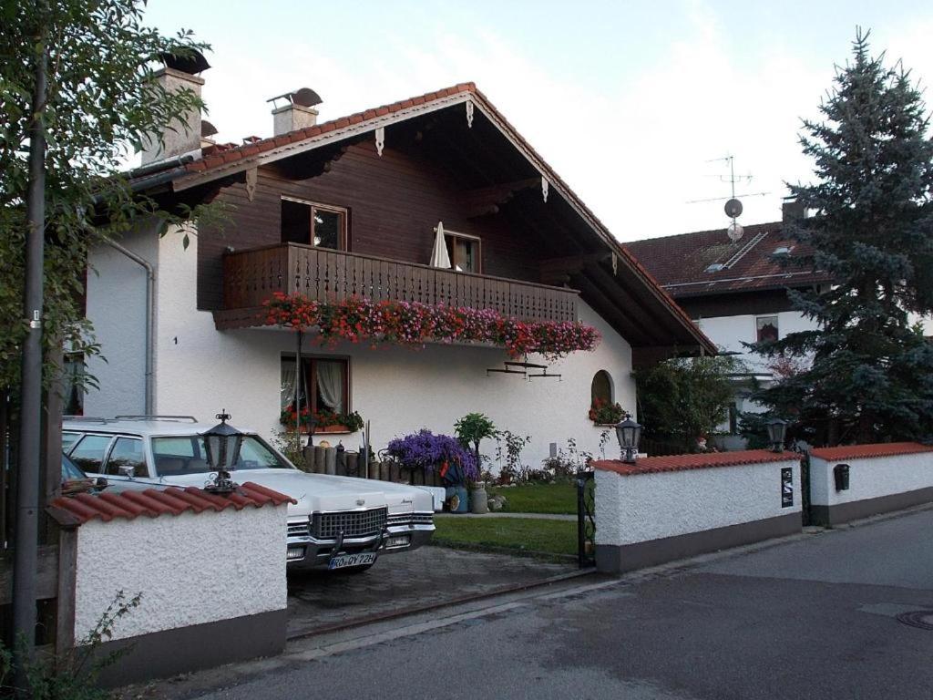Karl-Stieler-Str. One Room In A 2 Room Appartment ; Lot Space Bruckmuhl Bagian luar foto